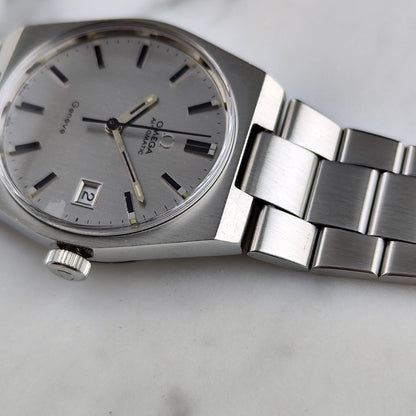 Omega Genéve Automatic Steel 1972 Dial Bracelet Serviced 10/2026 – Seitenansicht mit Krone und Armband