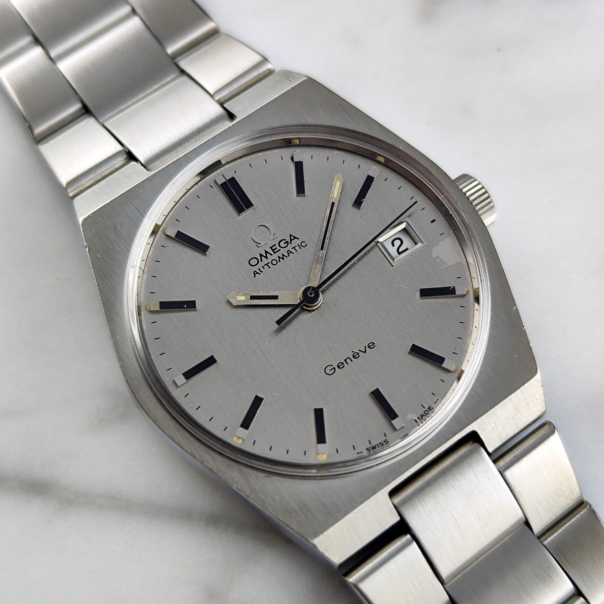 Omega Genéve Automatic Steel 1972 Dial Bracelet Serviced 10/2026 – Vorderansicht Zifferblatt schräg