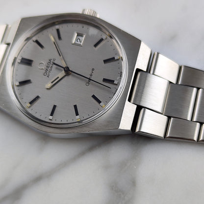Omega Genéve Automatic Steel 1972 Dial Bracelet Serviced 10/2026 – Seitenansicht mit Zifferblatt und Armband