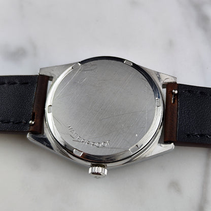 Omega Genéve Blue Dial Rare 1968 Serviced 10/2026 – Gehäuseboden mit Gravur