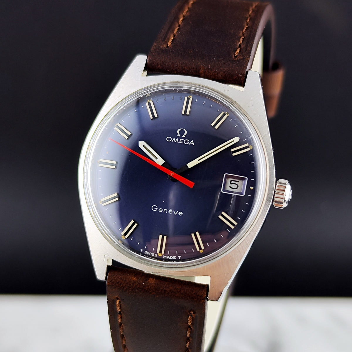 Omega Genéve Blue Dial Rare 1968 Serviced 10/2026 – Vorderansicht mit blauem Zifferblatt