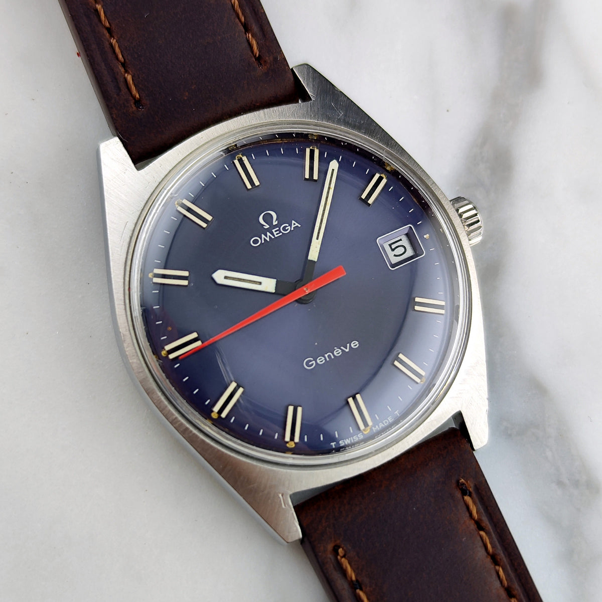 Omega Genéve Blue Dial Rare 1968 Serviced 10/2026 – Vorderansicht mit Zifferblatt und Band