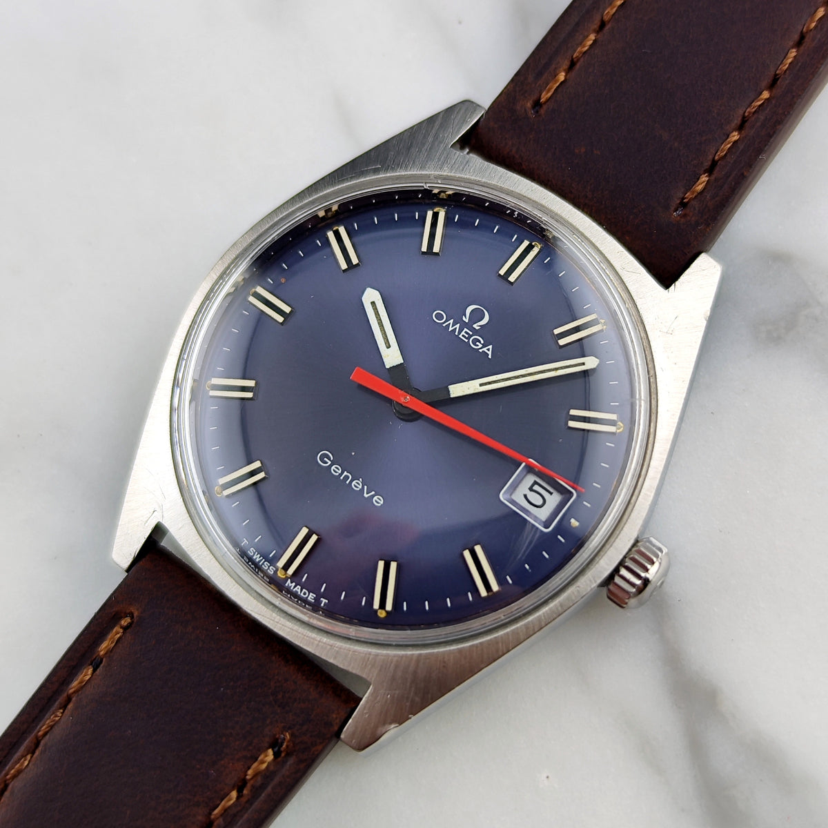 Omega Genéve Blue Dial Rare 1968 Serviced 10/2026 – Zifferblatt in Nahaufnahme mit Datum