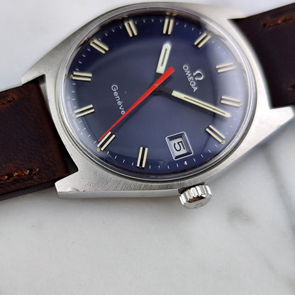 Omega Genéve Blue Dial Rare 1968 Serviced 10/2026 – Zifferblatt mit Datumsfenster in Nahaufnahme