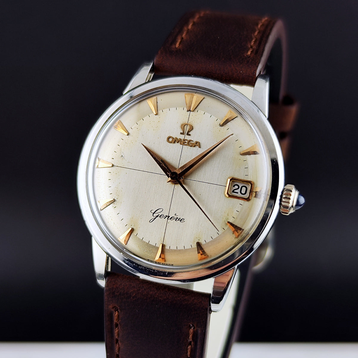 Omega Genéve Crosshair Dial 1961 – Vorderansicht mit Zifferblatt und Datum