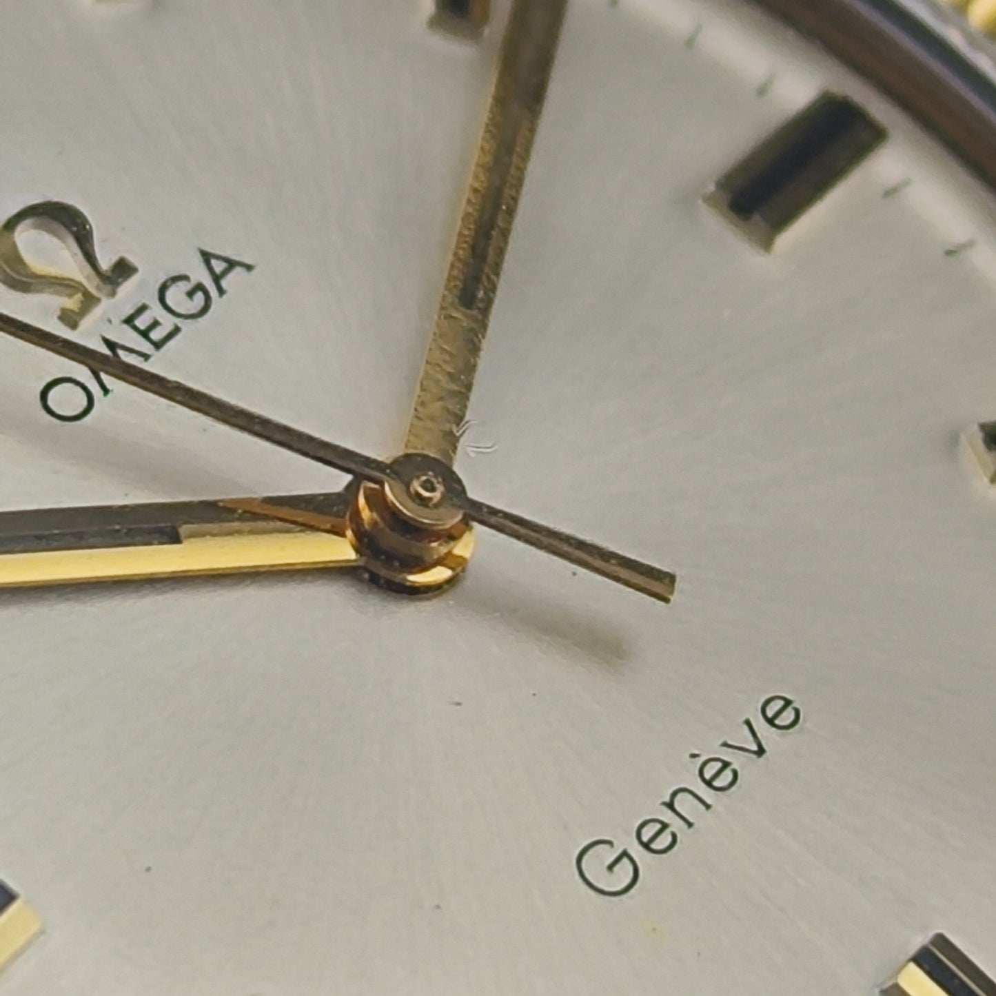 OMEGA Genéve Gold White Dial Green Strap Mint+ Serviced [REF. 135.070]