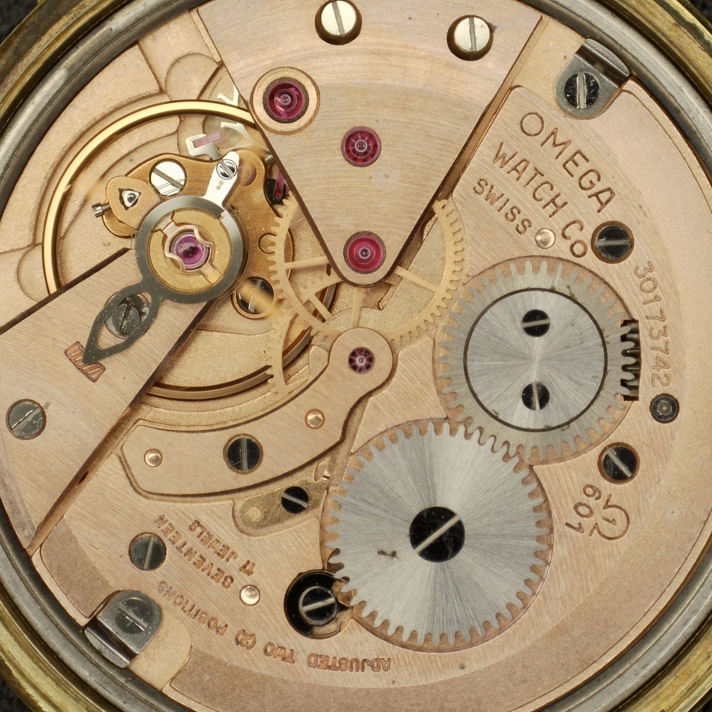 OMEGA Genéve Gold Rare Mosaic Dial White 1970 [REF. 135.070]