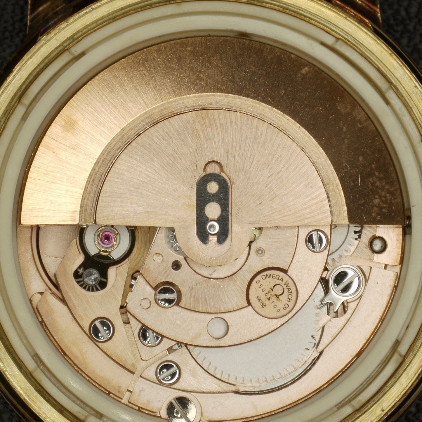 Omega Genéve Gold White Linen Dial 1972 Serviced 07/2026 [REF. 166.0098]