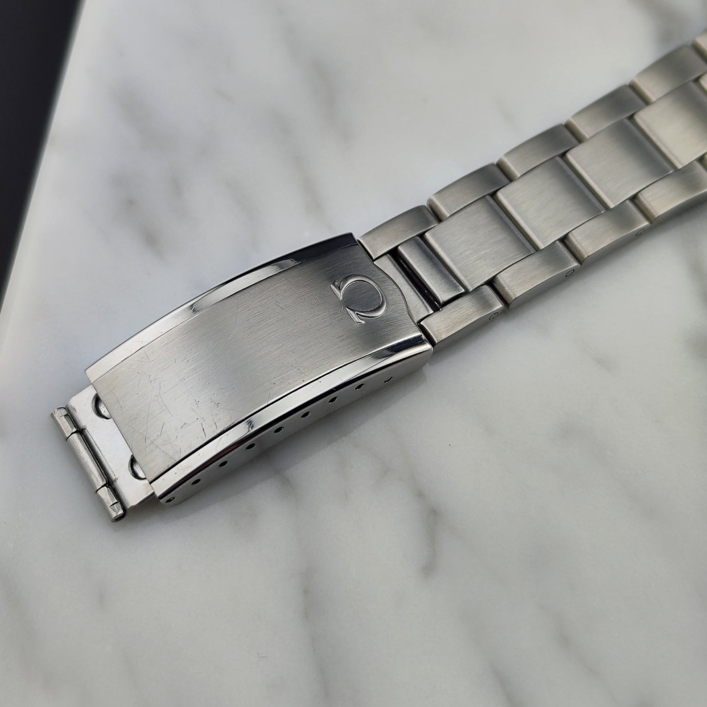 OMEGA Genève Steel Bracelet Omega Signed Crystal [REF. 136.0103]