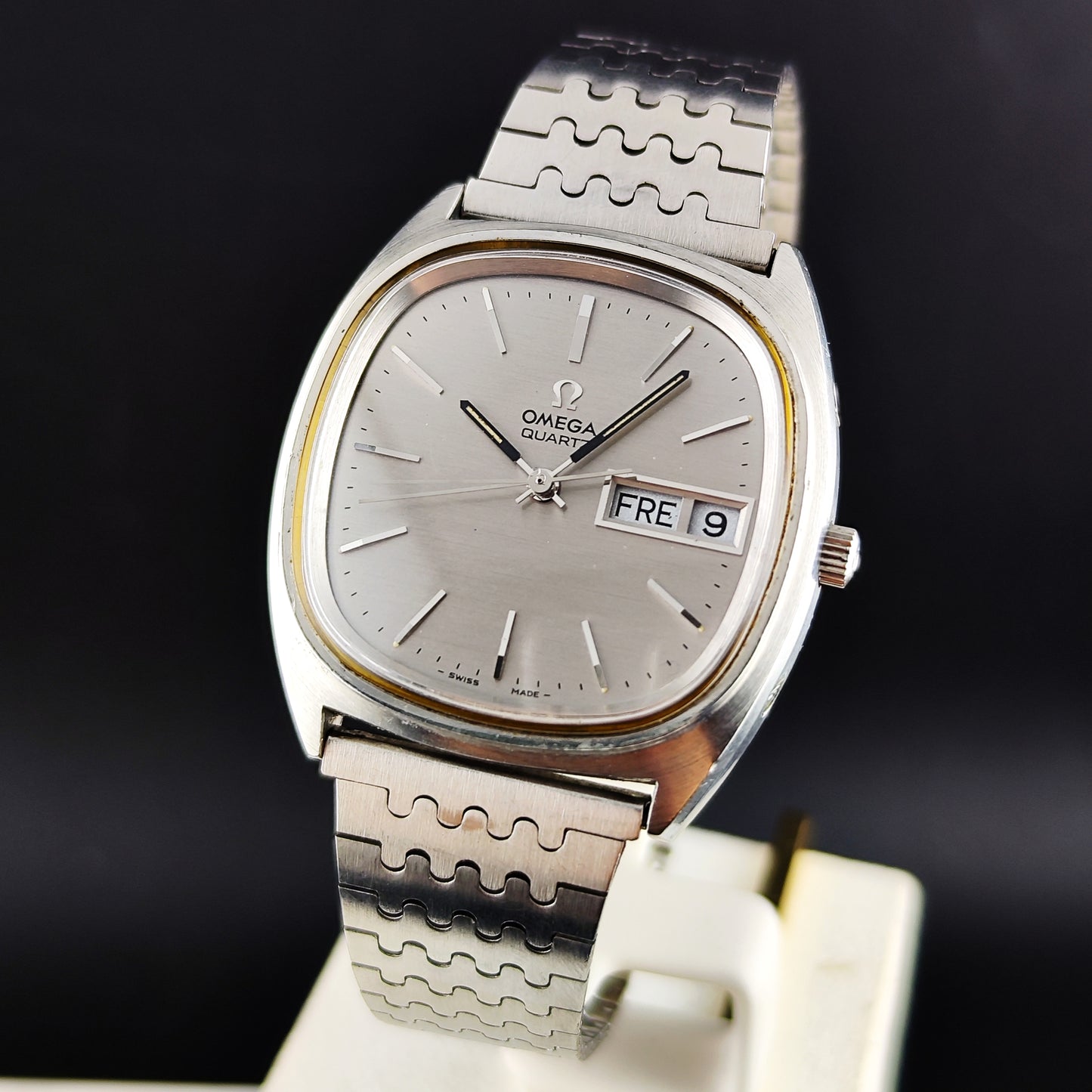 Omega Genéve Steel Quartz Silver Dial Rare German Day-Date 1973 [REF. 196.0066]