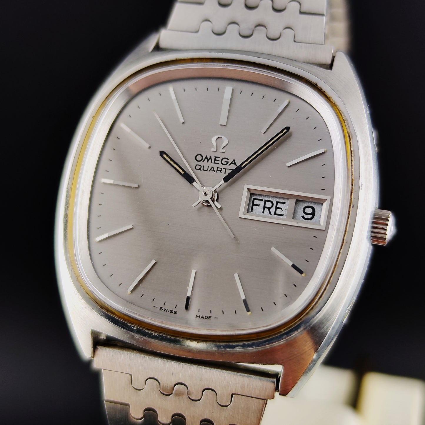 Omega Genéve Steel Quartz Silver Dial Rare German Day-Date 1973 [REF. 196.0066]