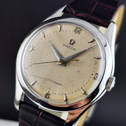 Omega Jumbo Waffle Dial Rare 1950 – Vorderansicht Zifferblatt mit Krone