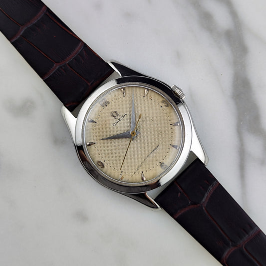 Omega Jumbo Waffle Dial Rare 1950 – Vorderansicht auf Lederband