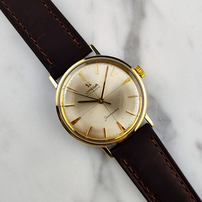 Omega Seamaster Automatic Gold White Dial 1961 Serviced 10/2026 – Vorderansicht auf Marmorfläche, Lederband