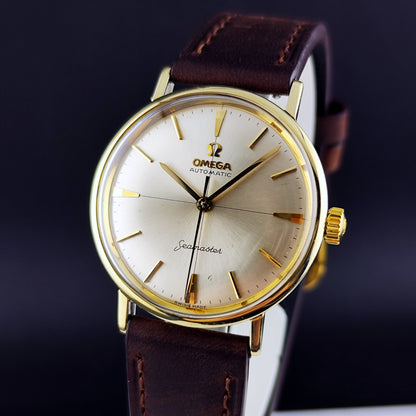 Omega Seamaster Automatic Gold White Dial 1961 Serviced 10/2026 – Schrägansicht mit Zifferblatt und Krone