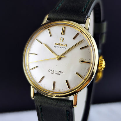 Omega Seamaster De Ville Automatic Gold White Dial 1960 Serviced 10/2026 – Schrägansicht mit Zifferblatt und Krone