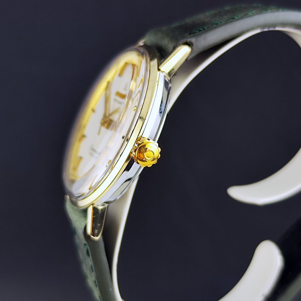 Omega Seamaster De Ville Automatic Gold White Dial 1960 Serviced 10/2026 – Seitenansicht mit Krone