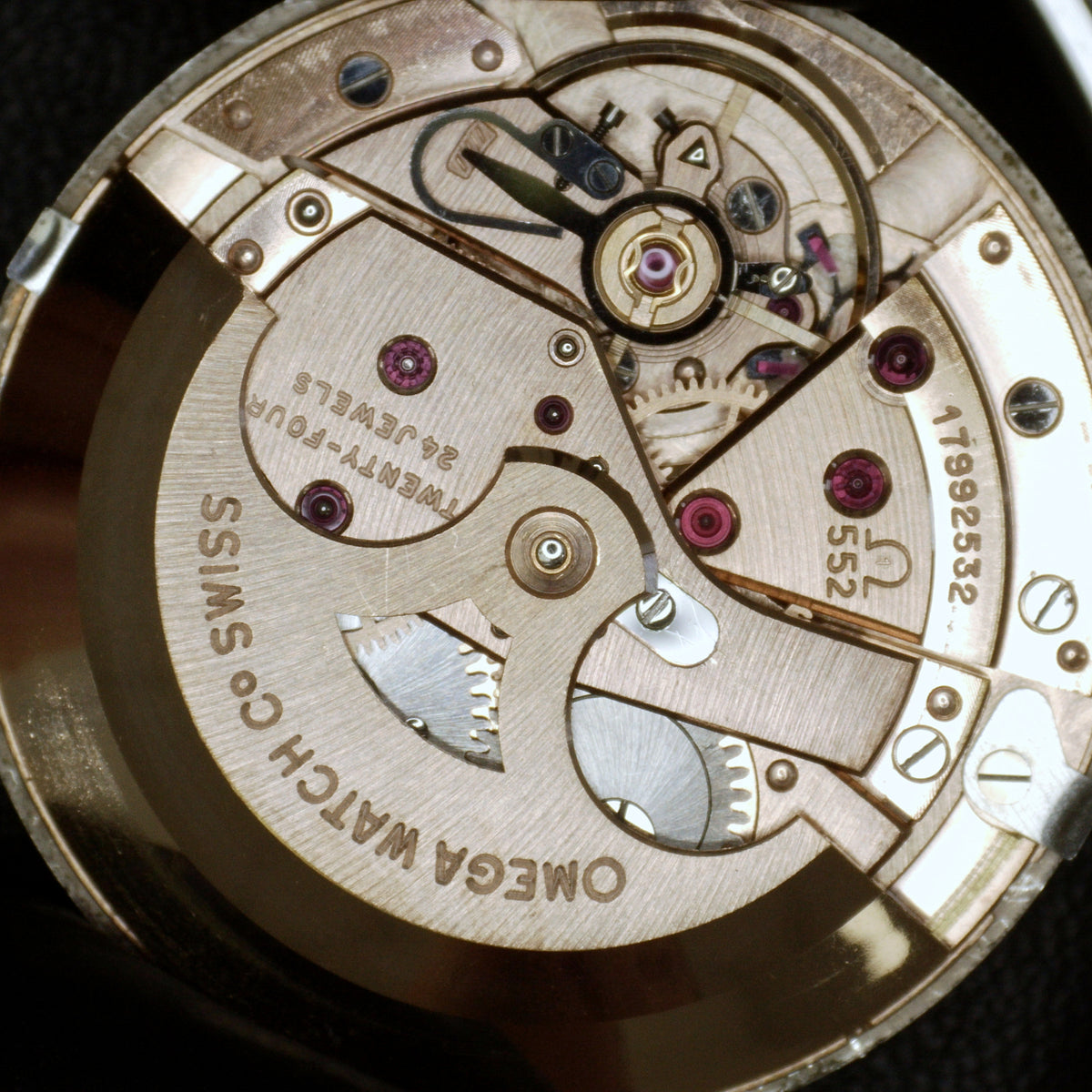 Omega Seamaster De Ville Automatic Gold White Dial 1960 Serviced 10/2026 – Uhrwerk von der Rückseite