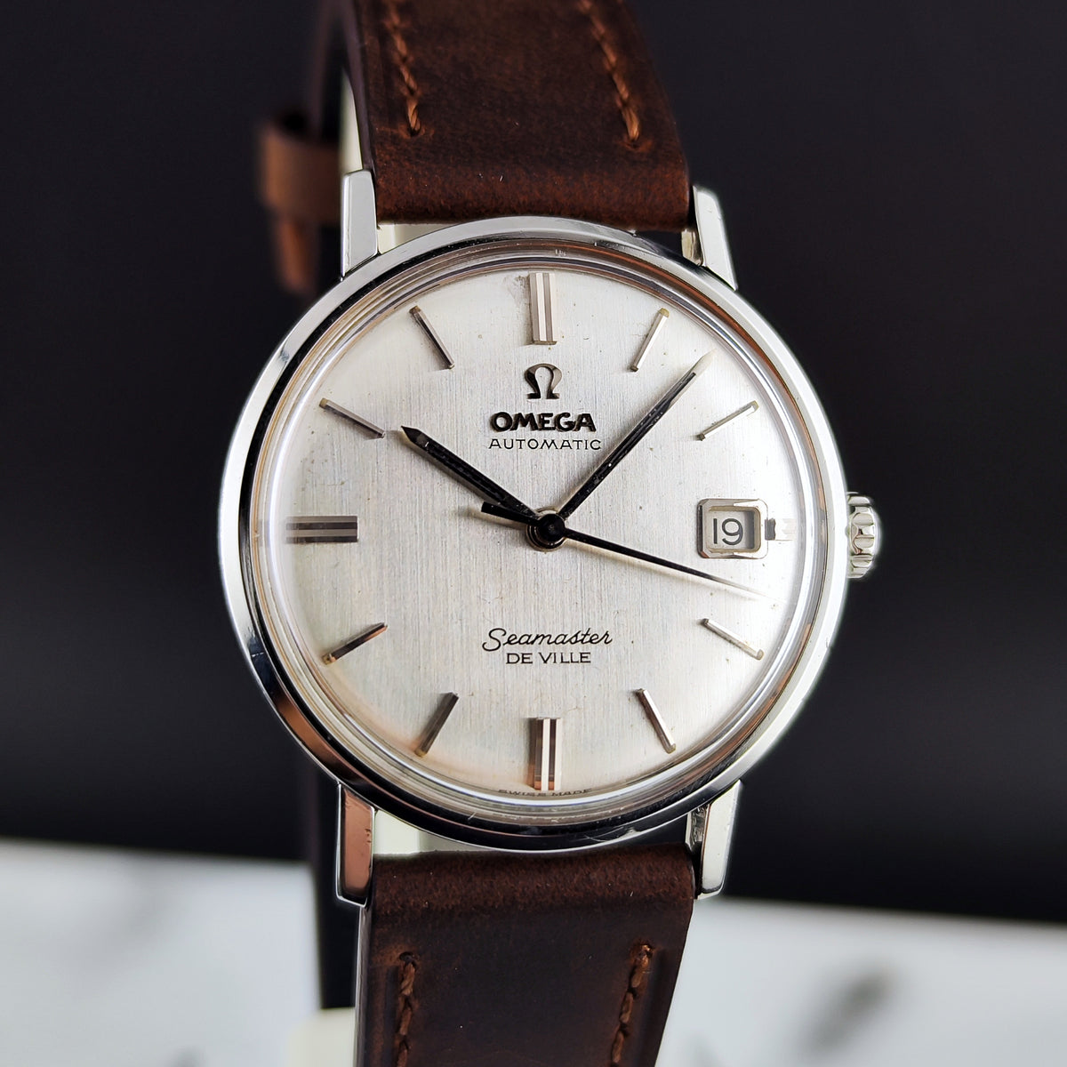 Omega Seamaster De Ville Automatic Steel Silver Dial Linen 1963 Serviced 10/2026 – Vorderansicht mit Zifferblatt