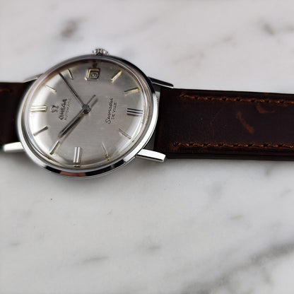 Omega Seamaster De Ville Automatic Steel Silver Dial Linen 1963 Serviced 10/2026 – Zifferblatt in Nahaufnahme am Lederband