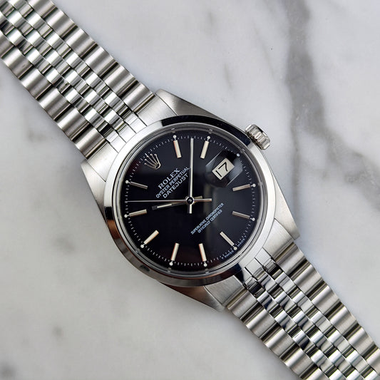 Rolex Datejust 36 Black Dial 1980 Serviced 10/2026 – Schrägansicht mit Jubilé-Armband