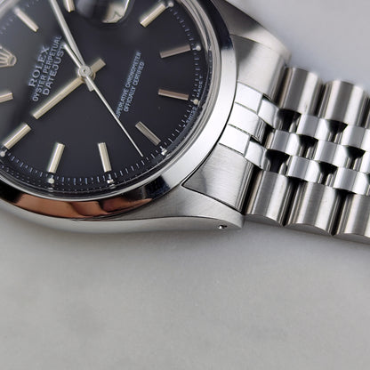 Rolex Datejust 36 Black Dial 1980 Serviced 10/2026 – Seitenansicht mit Jubilee-Armband