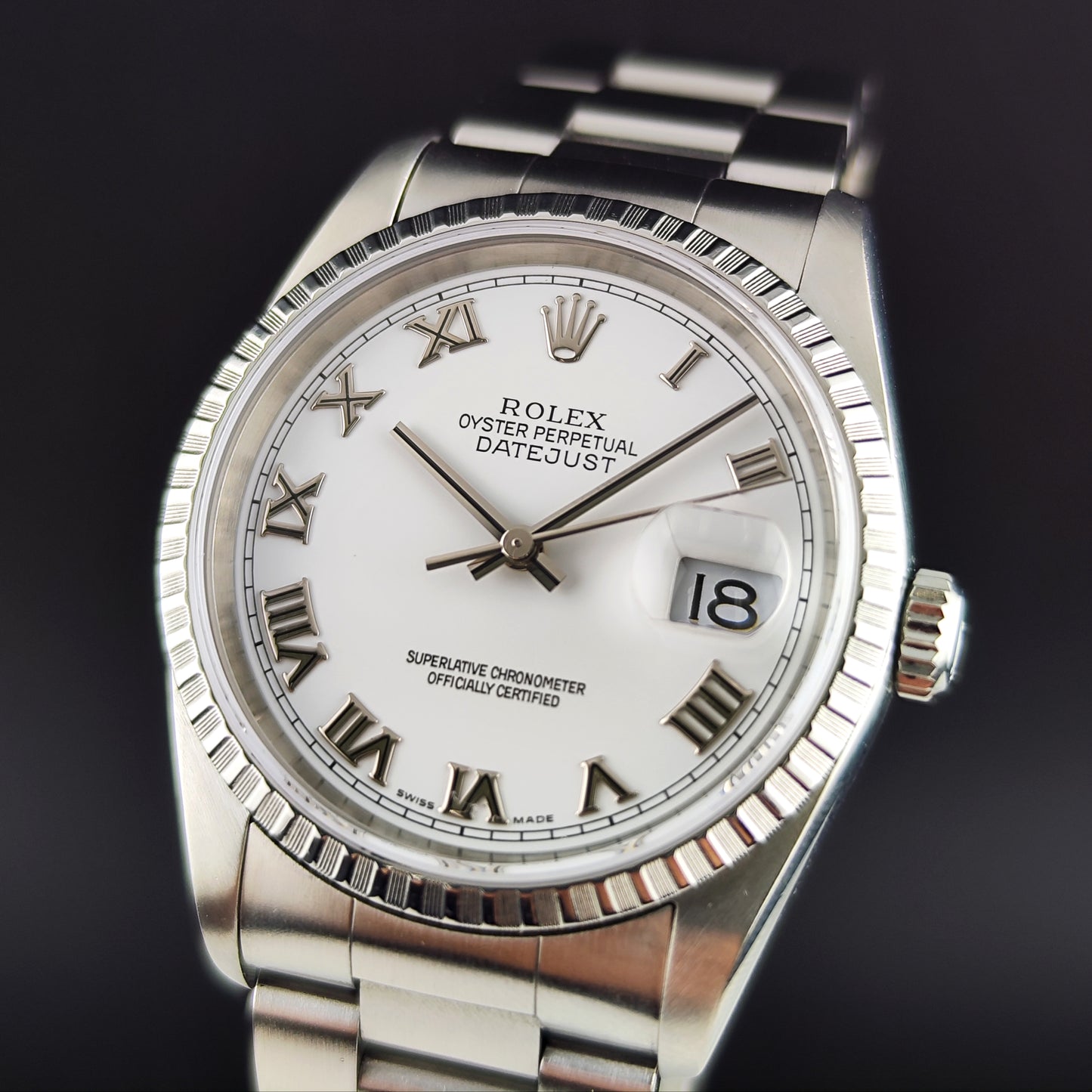 Rolex Datejust 36 White Dial Roman 2005 Fullset Box and Papers [REF. 16220]