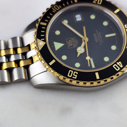 TAG Heuer Professional 1000 Two-Tone Black Dial – Seitenansicht mit Zifferblatt und Armband