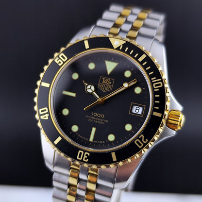 TAG Heuer Professional 1000 Two-Tone Black Dial – Schrägansicht mit Krone und Zifferblatt