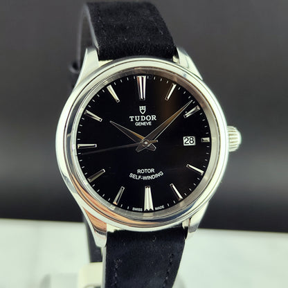 Tudor Genéve Black Dial Papers 2015 Serviced 10/2026 – Vorderansicht mit Zifferblatt und Krone