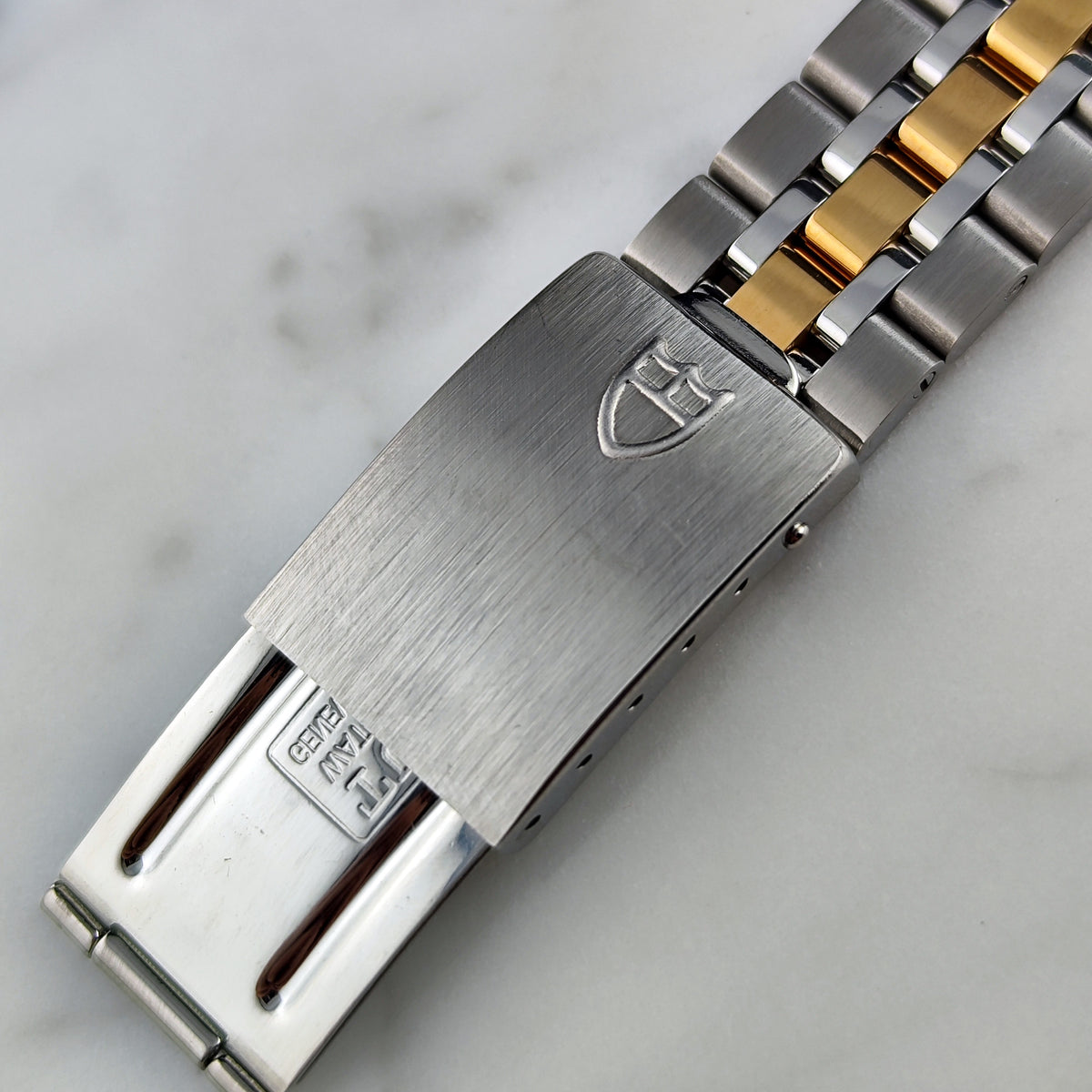Tudor Prince Date Two-Tone Gold Dial 1997 Serviced 10/2026 – Schließe mit Armband in Nahaufnahme