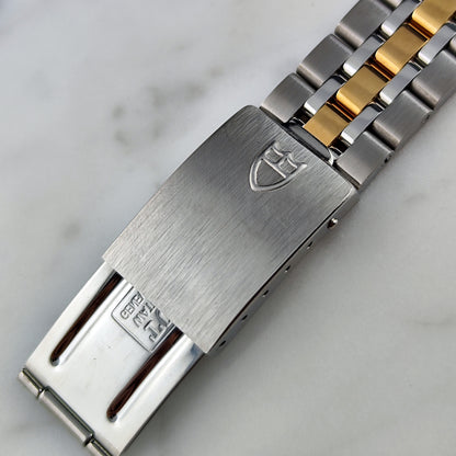 Tudor Prince Date Two-Tone Gold Dial 1997 Serviced 10/2026 – Schließe mit Armband in Nahaufnahme