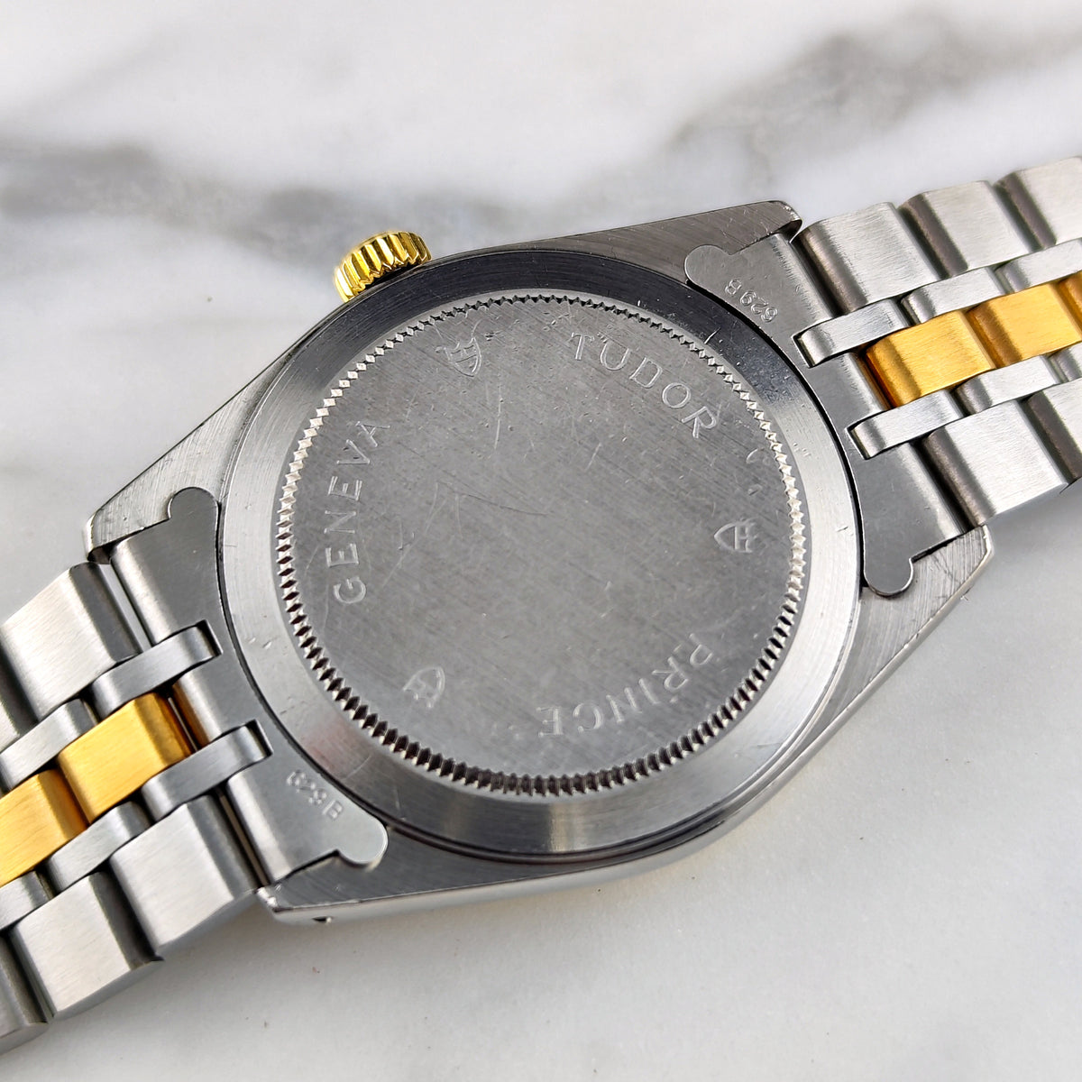Tudor Prince Date Two-Tone Gold Dial 1997 Serviced 10/2026 – Gehäuseboden mit Gravur