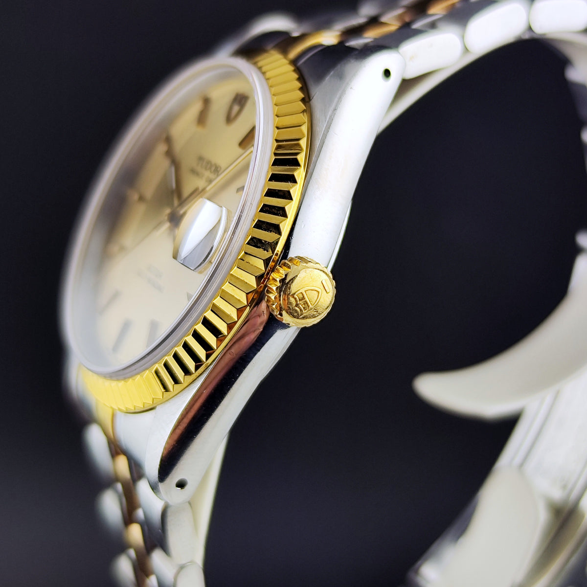 Tudor Prince Date Two-Tone Gold Dial 1997 Serviced 10/2026 – Seitenansicht mit Krone