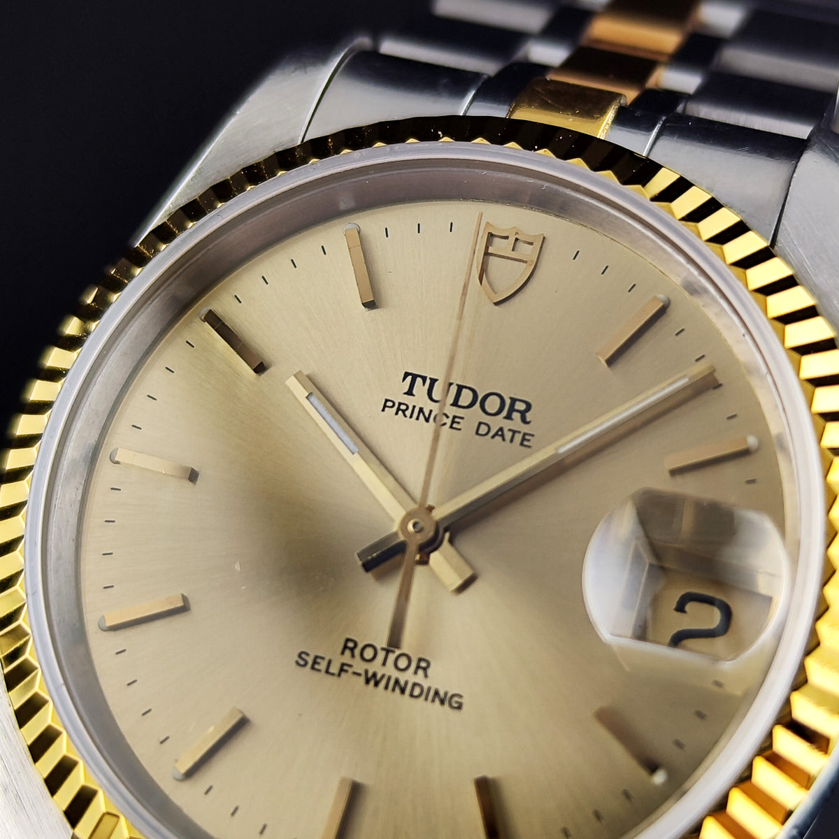 Tudor Prince Date Two-Tone Gold Dial 1997 Serviced 10/2026 – Zifferblatt in Nahaufnahme mit Datum