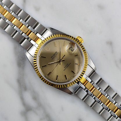 Tudor Prince Date Two-Tone Gold Dial 1997 Serviced 10/2026 – Schrägansicht mit Zifferblatt und Armband