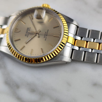 Tudor Prince Date Two-Tone Gold Dial 1997 Serviced 10/2026 – Schrägansicht Zifferblatt mit Gliederarmband