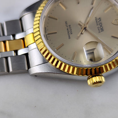 Tudor Prince Date Two-Tone Gold Dial 1997 Serviced 10/2026 – Seitenansicht mit Krone und Zifferblatt